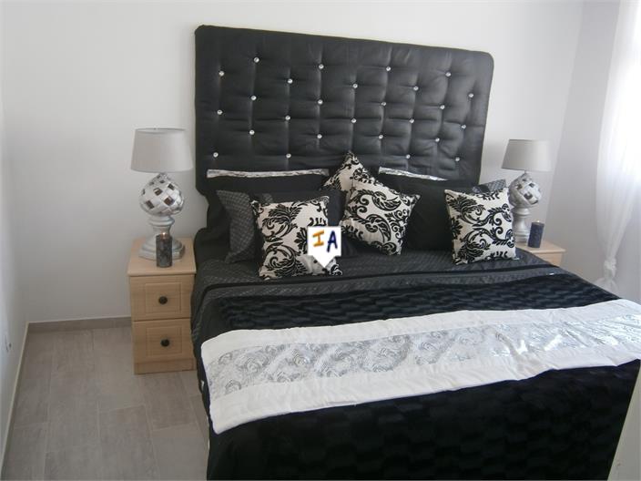 Image No.6-2 Bed House for sale