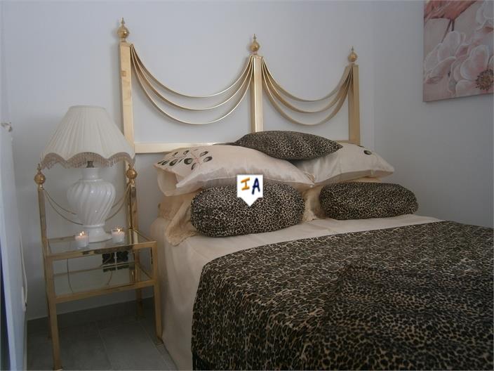 Image No.7-2 Bed House for sale