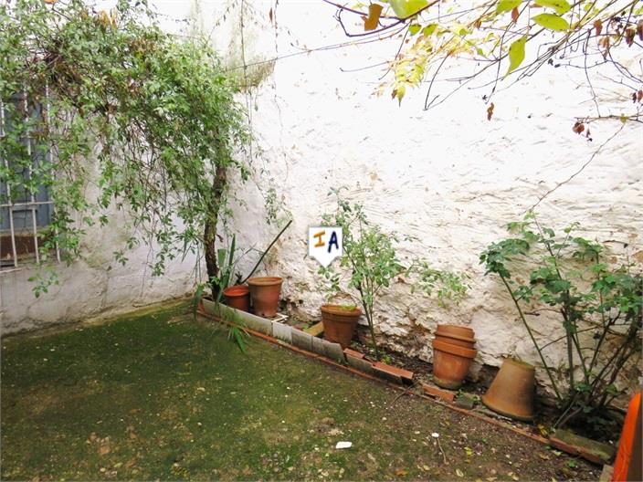 Image No.6-5 Bed House for sale