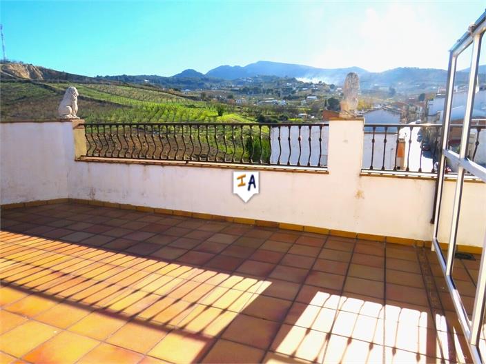 Image No.12-3 Bed Property for sale