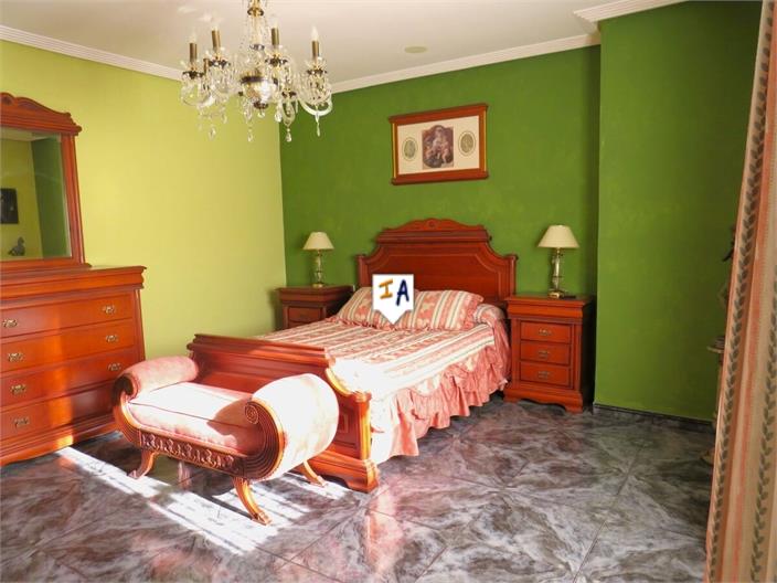 Image No.3-3 Bed Property for sale