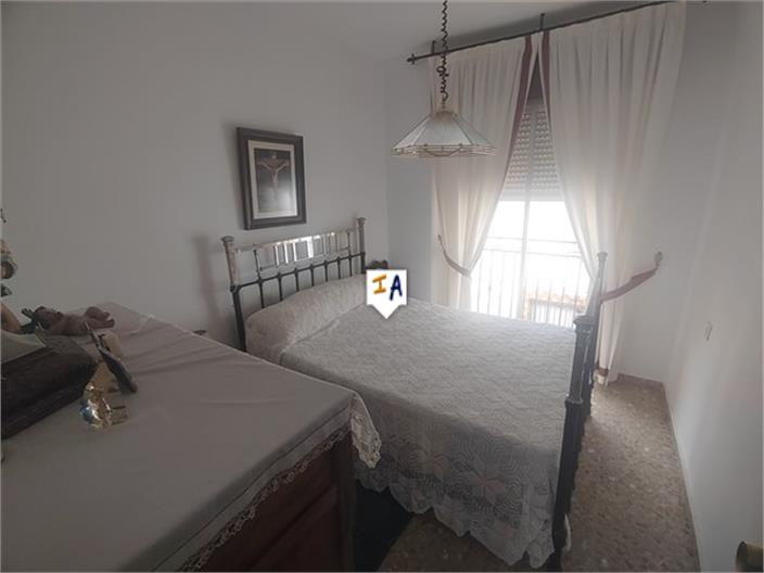 Image No.8-5 Bed House for sale