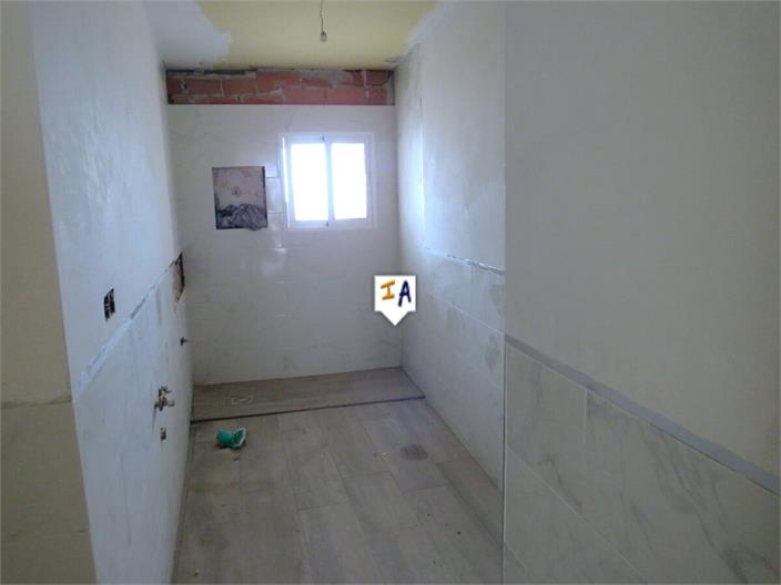 Image No.8-2 Bed House for sale