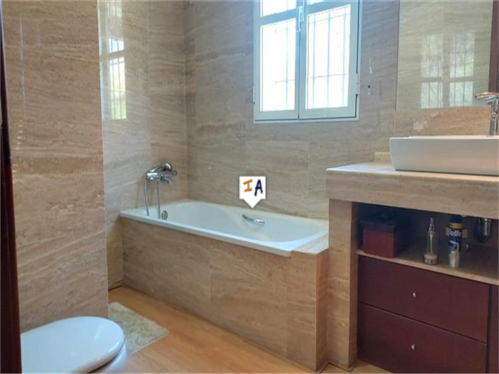 Image No.14-4 Bed House for sale