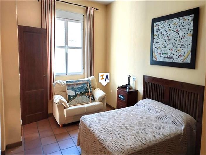 Image No.17-4 Bed House for sale