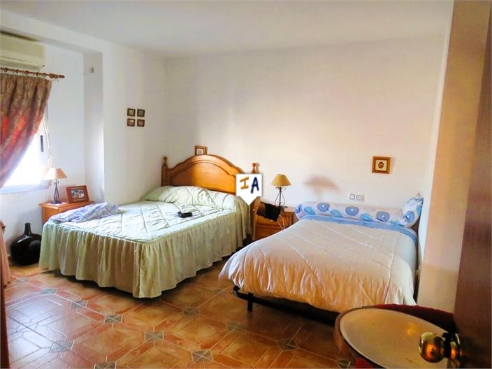 Image No.12-6 Bed House for sale