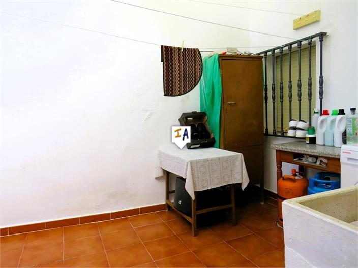 Image No.17-6 Bed House for sale