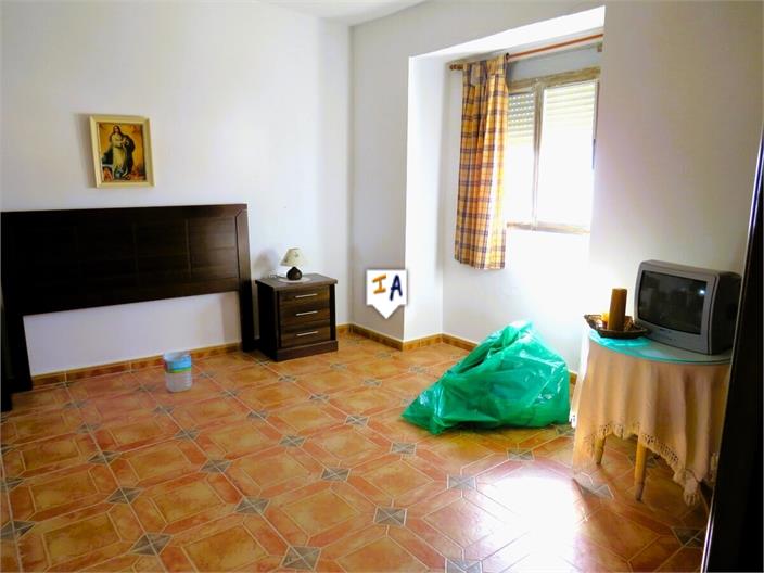 Image No.7-6 Bed House for sale