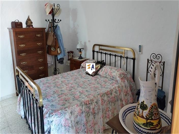 Image No.15-2 Bed House for sale