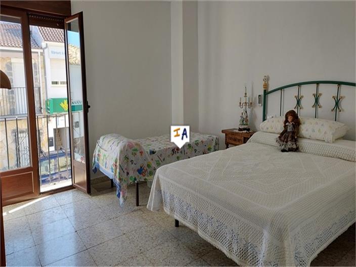 Image No.17-2 Bed House for sale