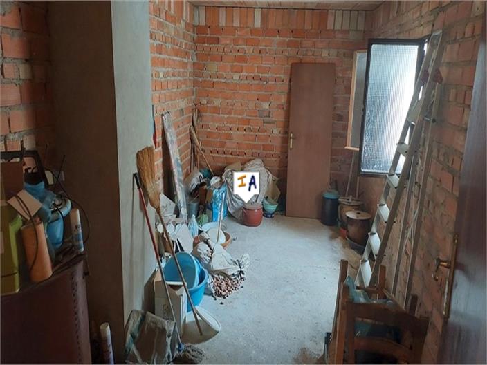 Image No.17-4 Bed House for sale