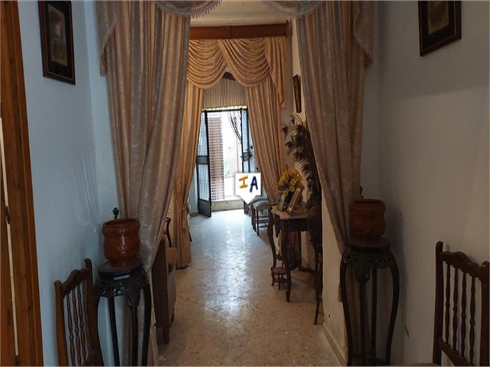 Image No.6-4 Bed House for sale