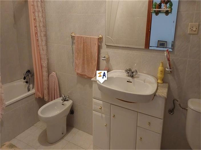 Image No.16-4 Bed House for sale