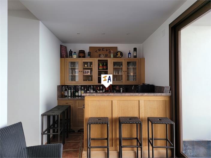 Image No.12-6 Bed House for sale