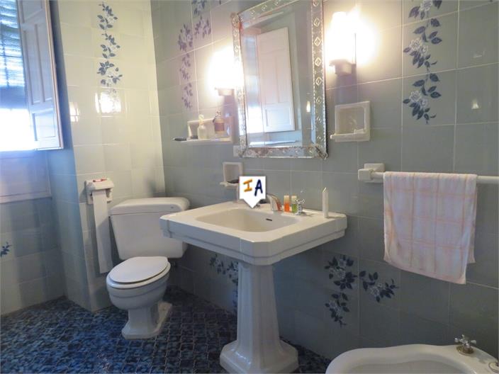 Image No.15-3 Bed House for sale