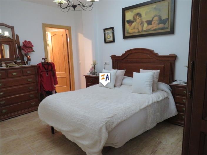 Image No.13-3 Bed Property for sale