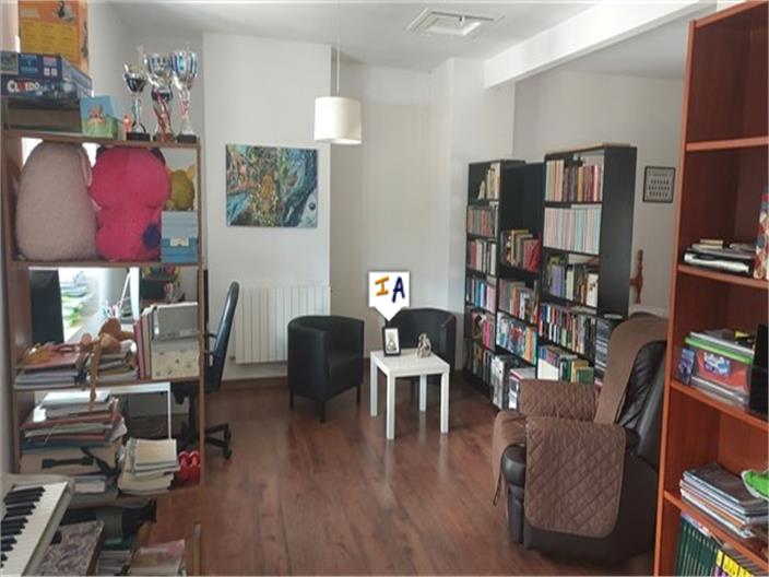 Image No.7-5 Bed House for sale