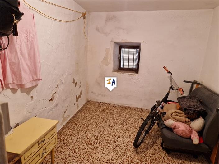 Image No.11-3 Bed House for sale