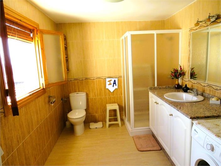 Image No.16-4 Bed House for sale