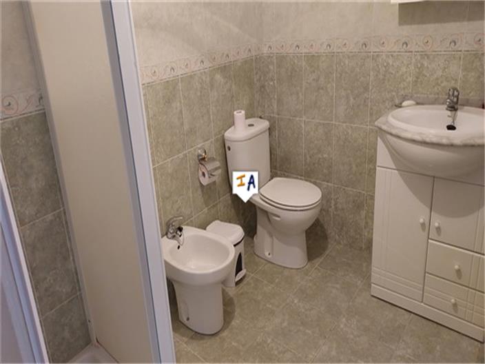 Image No.8-8 Bed House for sale