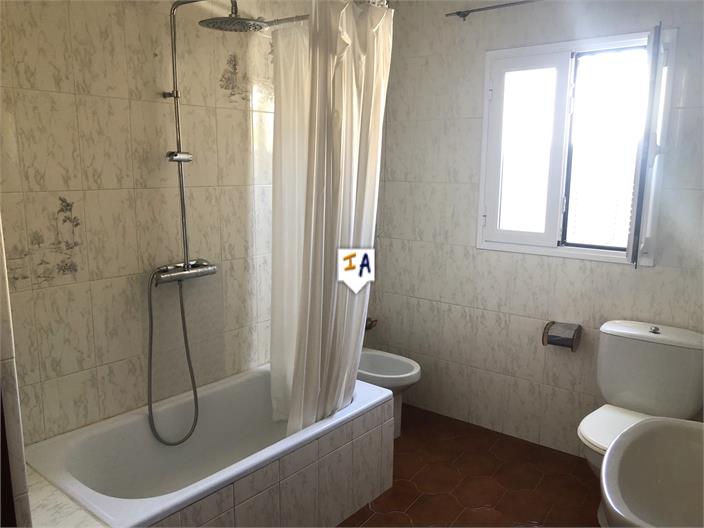 Image No.10-3 Bed House for sale