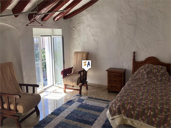 Image No.8-3 Bed House for sale