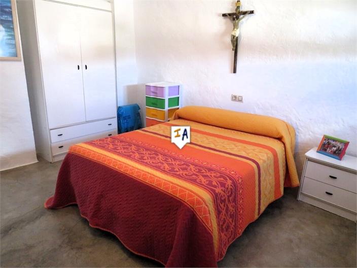 Image No.11-3 Bed House for sale