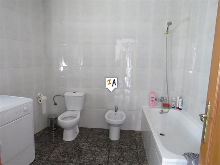 Image No.8-3 Bed House for sale