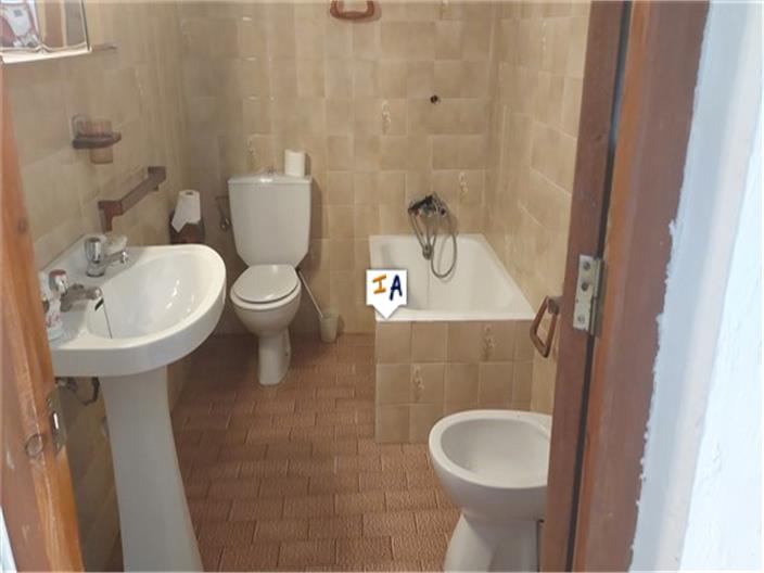 Image No.8-3 Bed House for sale