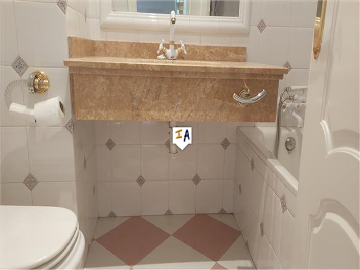 Image No.10-3 Bed House for sale