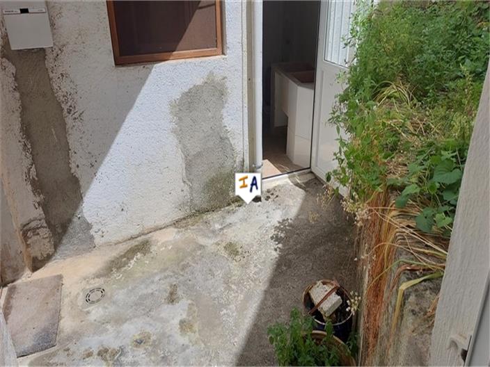 Image No.8-5 Bed House for sale