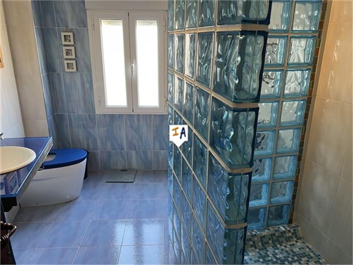 Image No.16-6 Bed House for sale