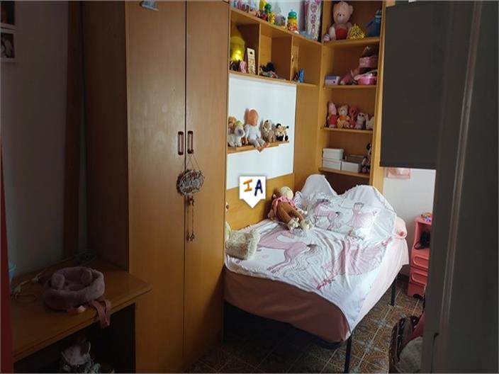 Image No.11-3 Bed House for sale