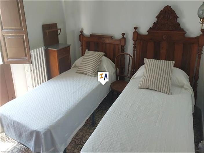 Image No.14-7 Bed House for sale