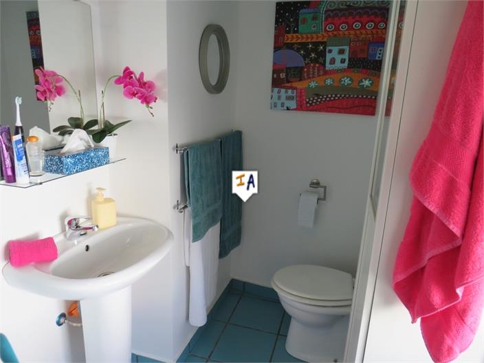 Image No.12-2 Bed House for sale