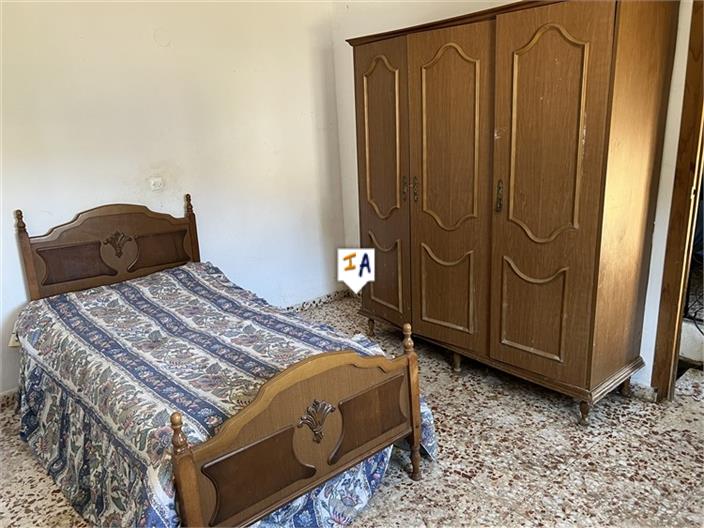 Image No.7-5 Bed House for sale