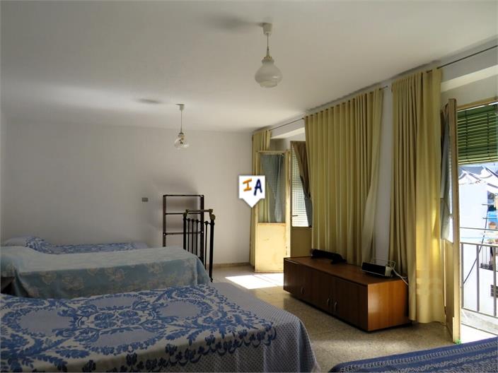 Image No.12-4 Bed House for sale