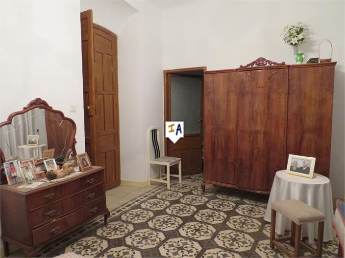 Image No.15-4 Bed House for sale