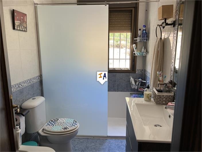 Image No.12-3 Bed House for sale