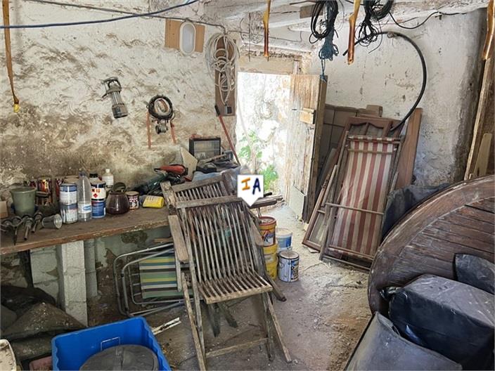 Image No.17-4 Bed Farmhouse for sale