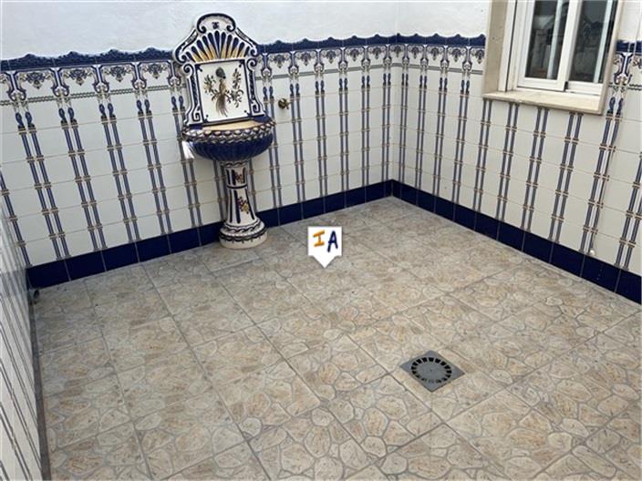 Image No.16-4 Bed House for sale