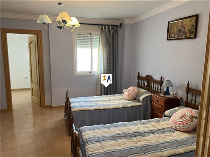 Image No.11-3 Bed House for sale