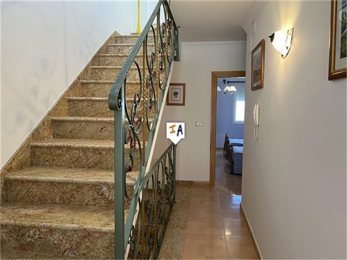 Image No.8-3 Bed House for sale