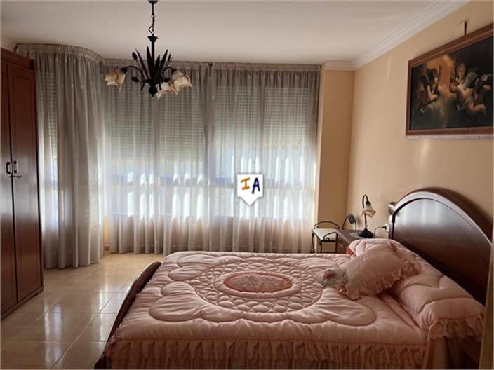 Image No.10-3 Bed House for sale