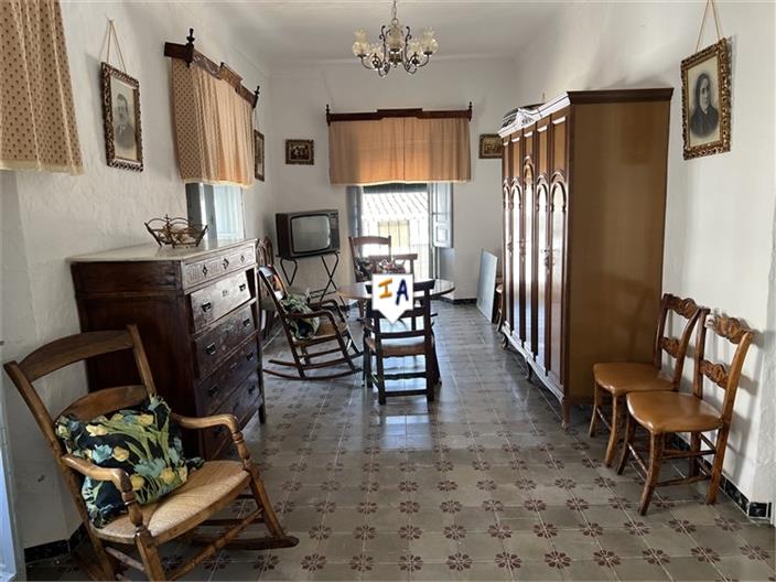 Image No.12-7 Bed House for sale