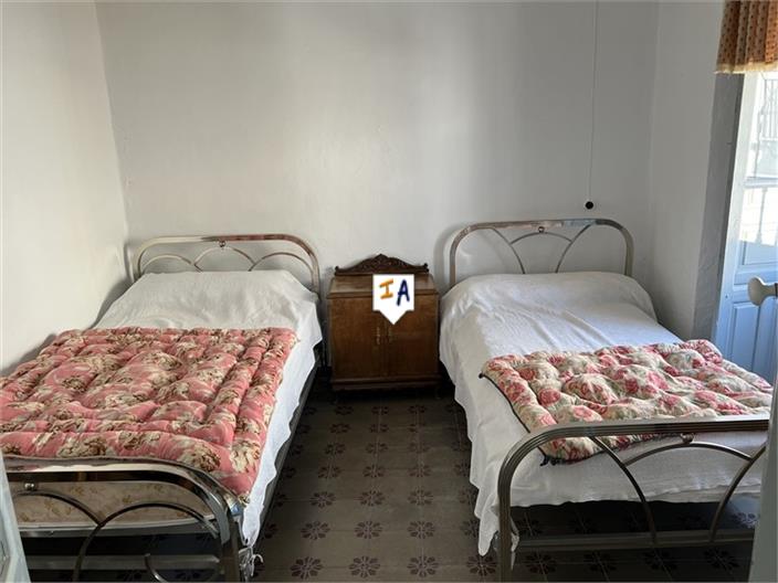 Image No.15-7 Bed House for sale