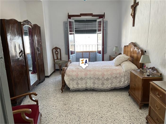 Image No.16-7 Bed House for sale