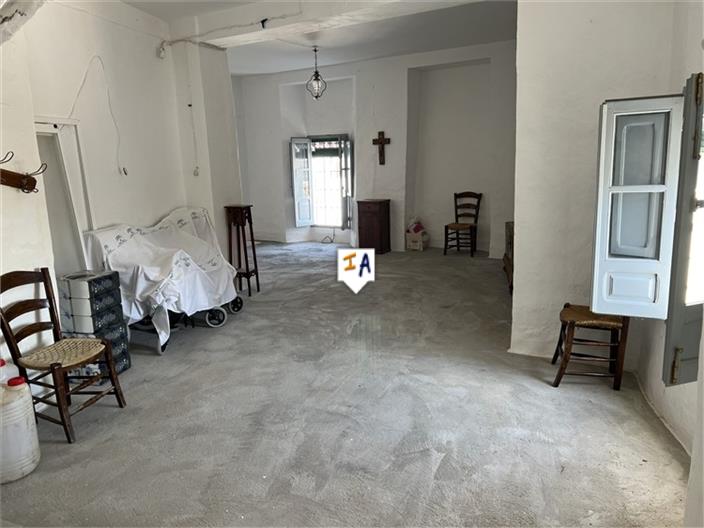 Image No.8-7 Bed House for sale