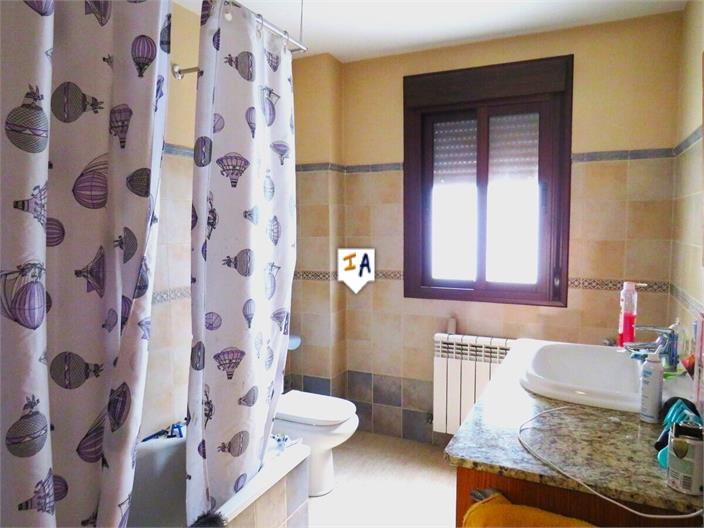 Image No.12-3 Bed House for sale