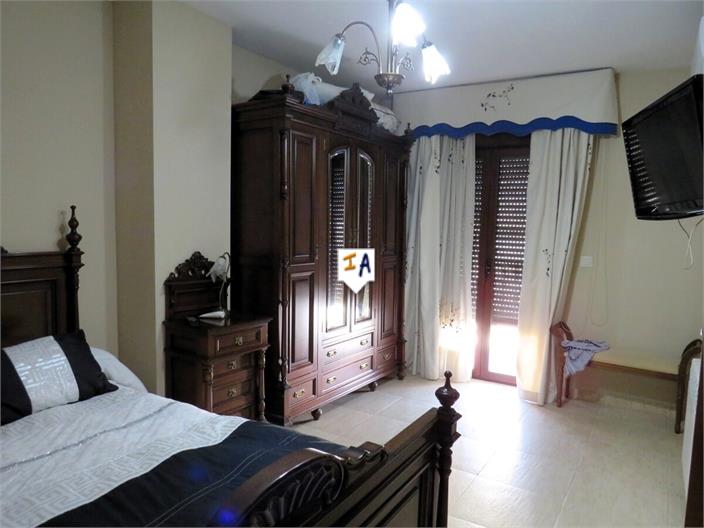 Image No.14-3 Bed House for sale